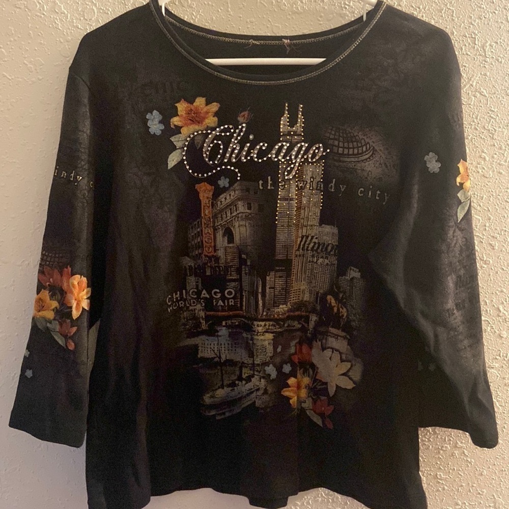 Women’s size large Chicago shirt G7
